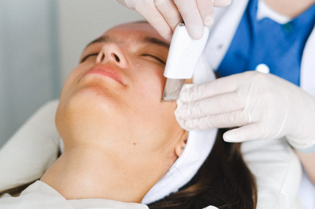 wodorowe oczyszczanie twarzy