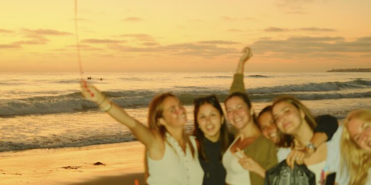 Zimowe wyjazdy językowe do ciepłych krajów – nauka w rytmie słońca - FEMNEWS.pl Zimowe wyjazdy językowe do ciepłych krajów – nauka w rytmie słońca