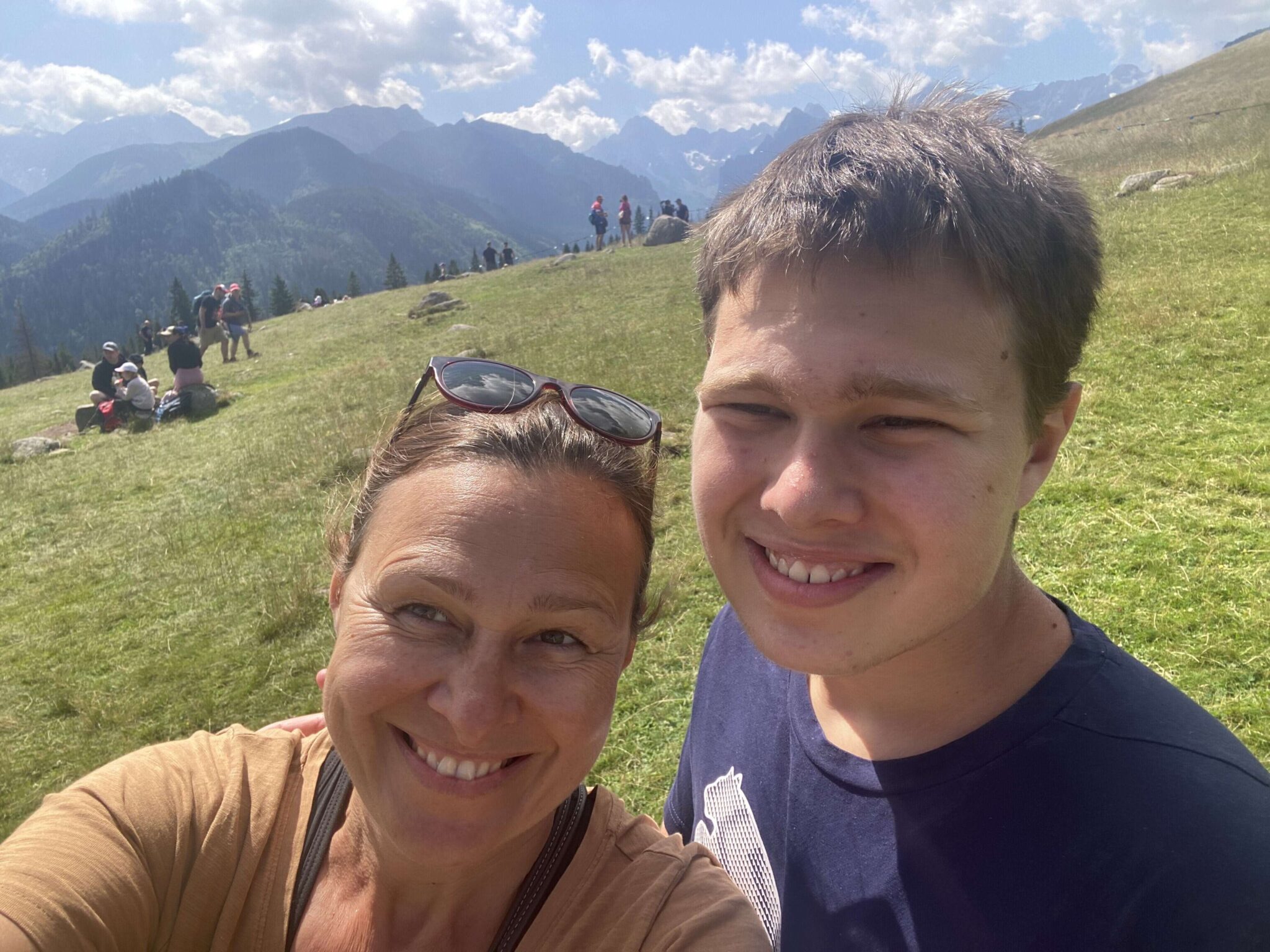 Życie w sinusoidzie. O dorastaniu w spektrum i systemie, który nie nadąża.