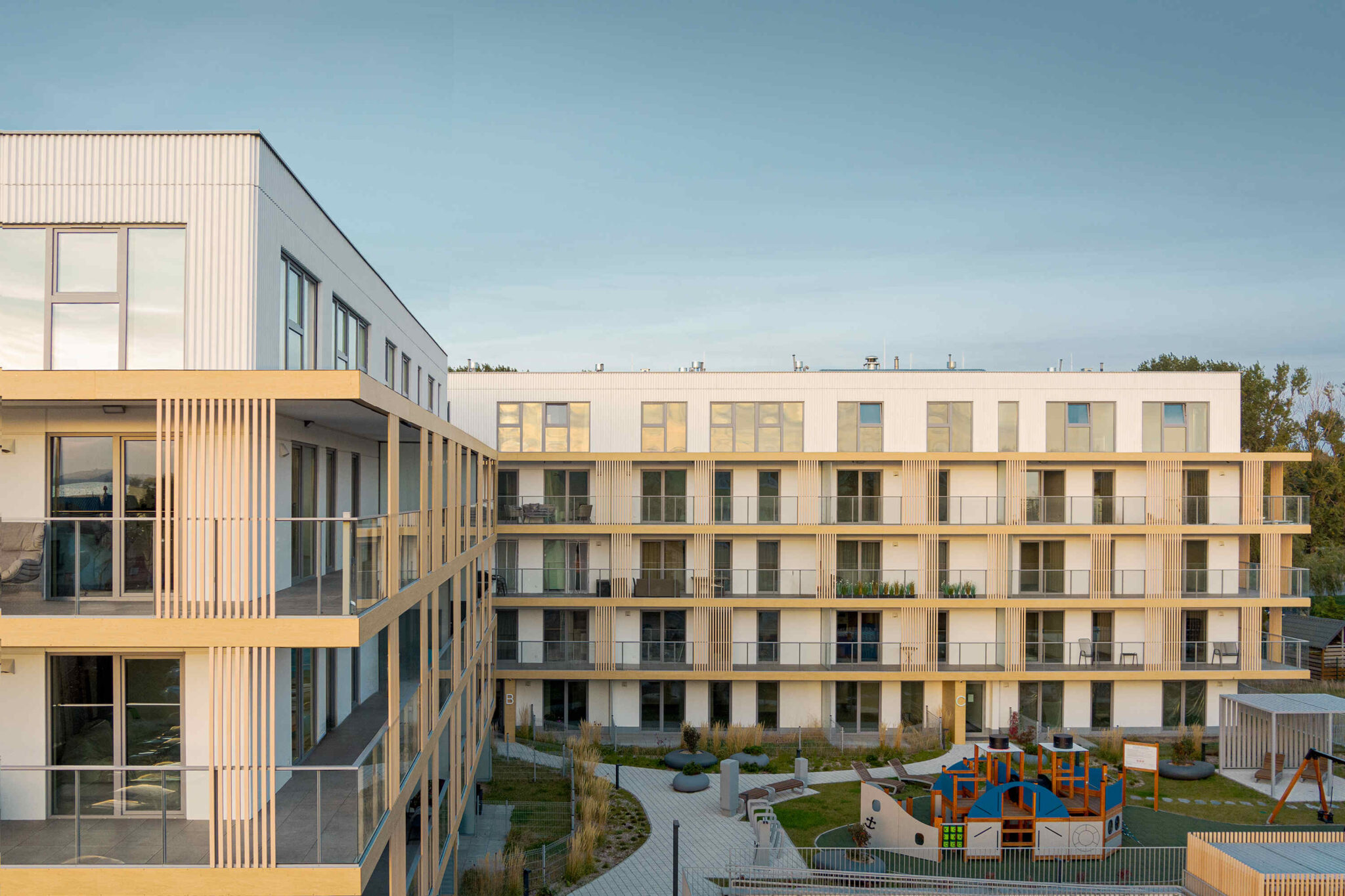 Blisko natury, z dala od presji. Dlaczego drugi dom na Helu staje się luksusem nowej generacji?