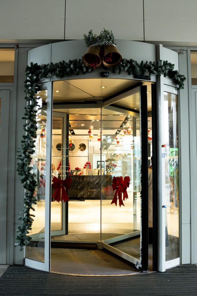 swieta-i-sylwester-poza-domem-jak-zmieniaja-sie-zwyczaje-polakow