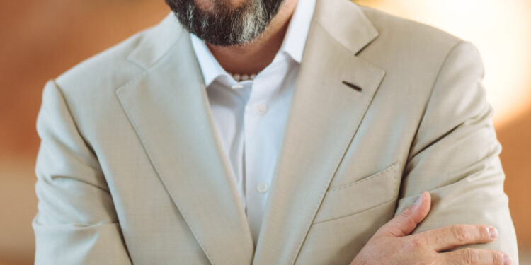 Uściskaj innych i… siebie! Dlaczego kontakt z drugim człowiekiem jest obecnie ważniejszy niż kiedykolwiek?