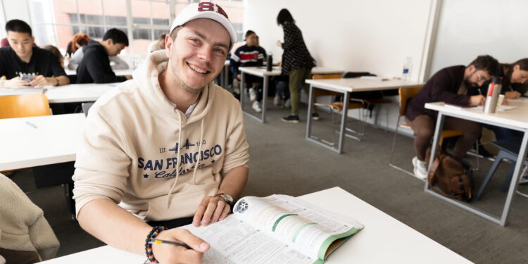 Nauka języka jako inwestycja, która realnie zmienia możliwości - FEMNEWS.pl Nauka języka jako inwestycja, która realnie zmienia możliwości