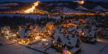 Zimowe ferie bez jednego scenariusza. Krócej, częściej i bardziej elastycznie