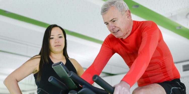 interaktywna-technologia-w-sluzbie-seniorom-magiczny-dywan-kinebi-wspiera-terapie-ruch-i-relacje-spoleczne