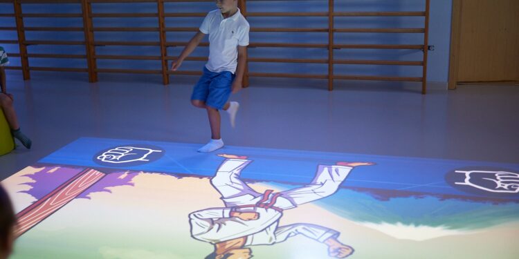 badania-potwierdzaja-polska-interaktywna-podloga-magiczny-dywan-kinebi-skutecznie-wspiera-funkcje-poznawcze-dzieci