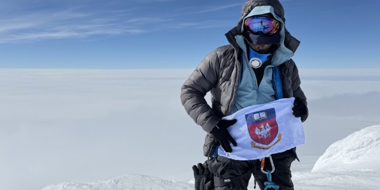 Korona Ziemi – podróż prof. dr. hab. Kryspina Mitury przez siedem kontynentów - FEMNEWS.pl korona-ziemi-podroz-prof-dr-hab-kryspina-mitury-przez-siedem-kontynentow