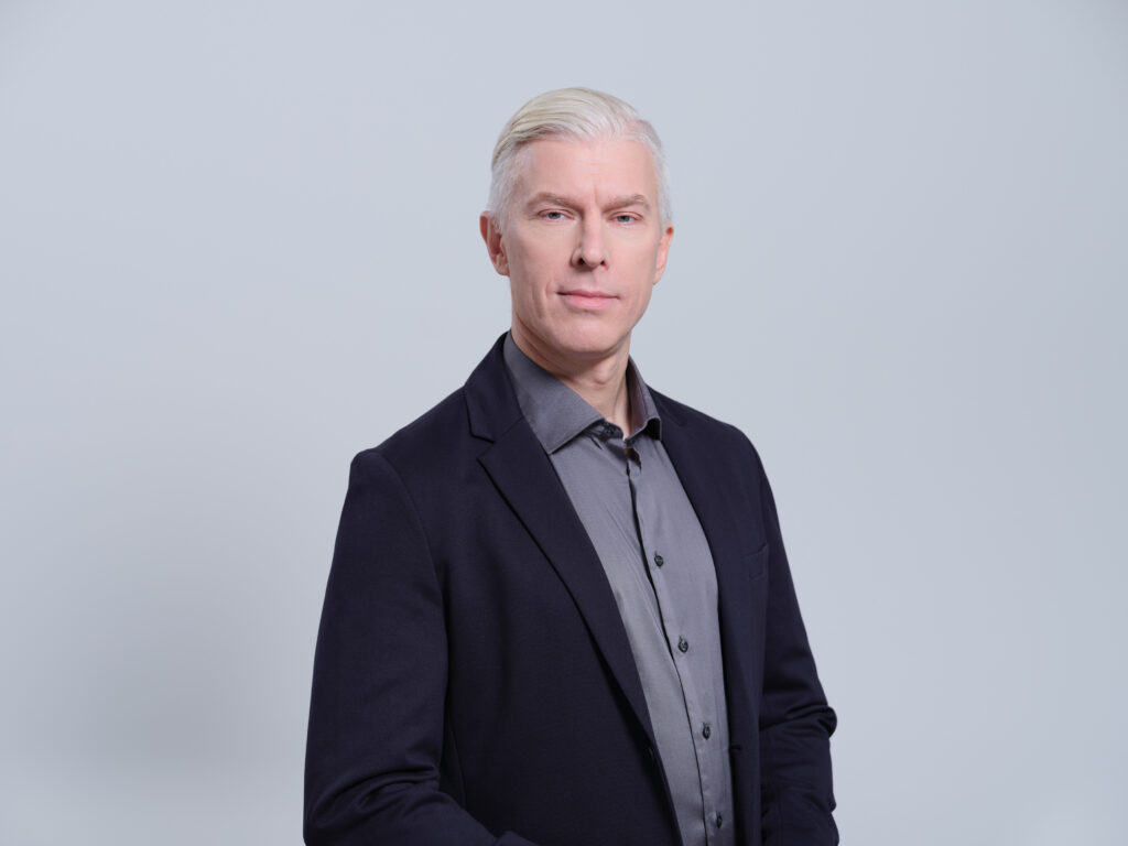 co-decyduje-o-sukcesie-w-pracy-z-ai-cechy-i-kompetencje-ktore-warto-rozwijac