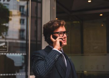 19 lat i miliard wyświetleń. Julian Heller zbudował firmę szybciej niż większość zaczyna studia