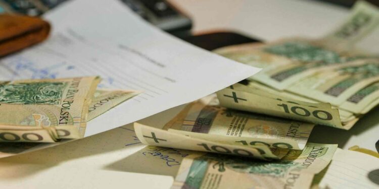 Alimenty w Polsce to miliardowy problem. System działa na papierze, ale przegrywa z rzeczywistością. - FEMNEWS.pl alimenty-w-polsce-to-miliardowy-problem-system-dziala-na-papierze-ale-przegrywa-z-rzeczywistoscia