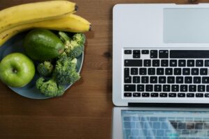 zdrowy-e-commerce-pierwszy-raport-e-izby-kompleksowo-omawiajacy-stan-zdrowia-menedzerow-zarzadzajacych-najdynamiczniej-rozwijajacym-sie-sektorem-gospodarki